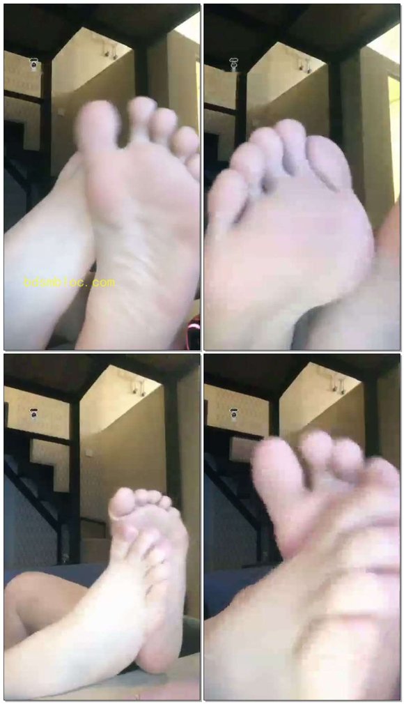 【00后淼淼女王】第一视角裸足贴屏怼脸红绿灯