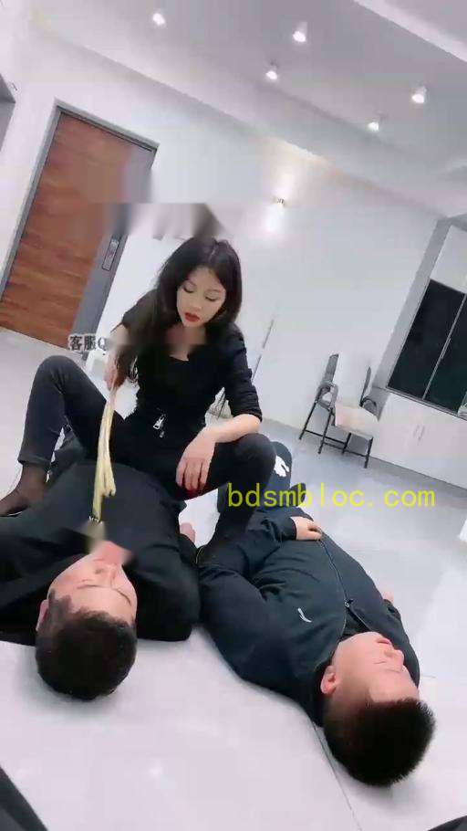 【麋鹿银儿】调教三奴重打之下差点翻车