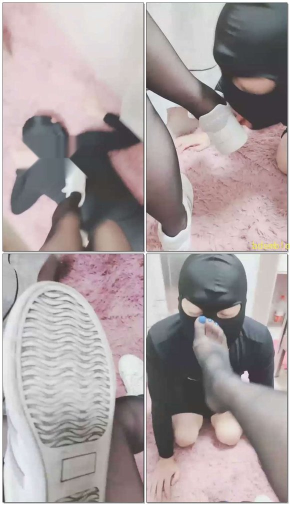 【灵竹】小白鞋配丝袜，狂虐狗