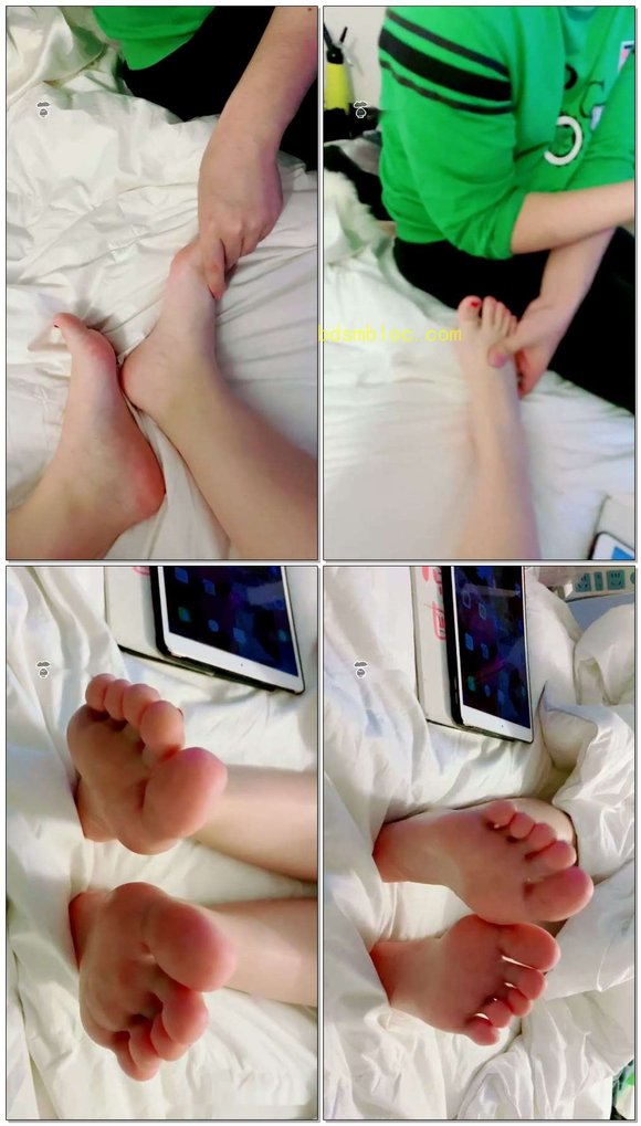 【芭比S】恋足学弟把玩我的脚丫
