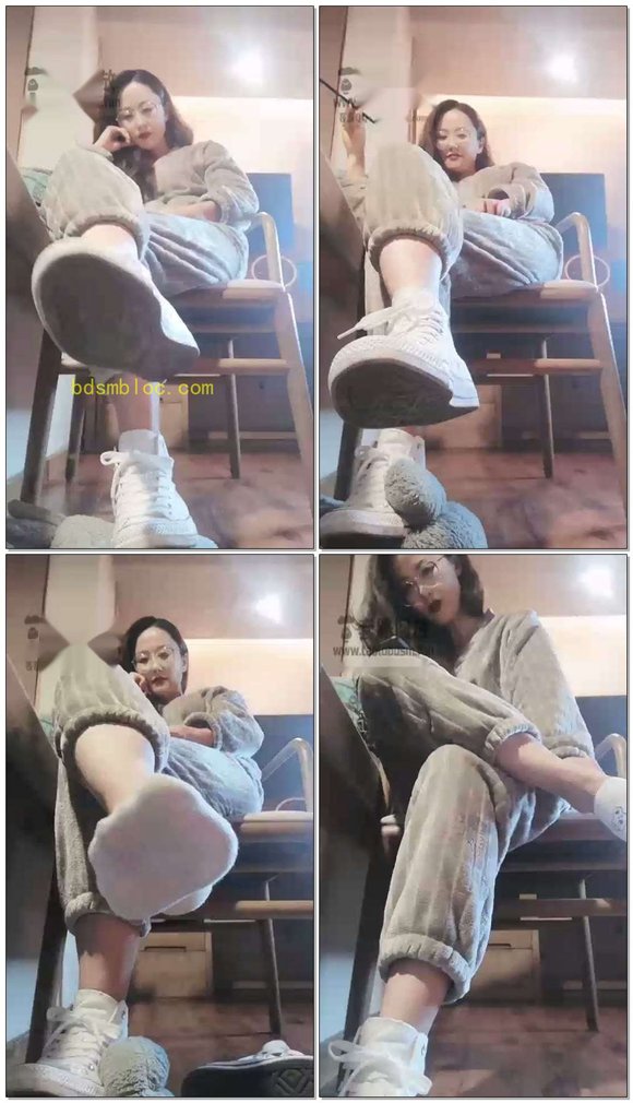 【女王菲主】运动鞋棉袜第一视角羞辱