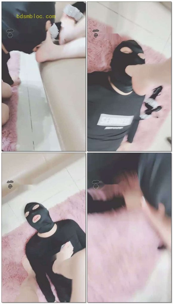 【灵竹S】躺在沙发上,享受贱狗舔脚,护理玉足