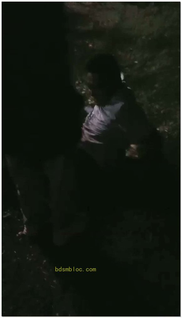 【00小主十言】户外调教一条死尸垫脚机器踩踏狗东西拧乳头，舔鞋底闻袜子