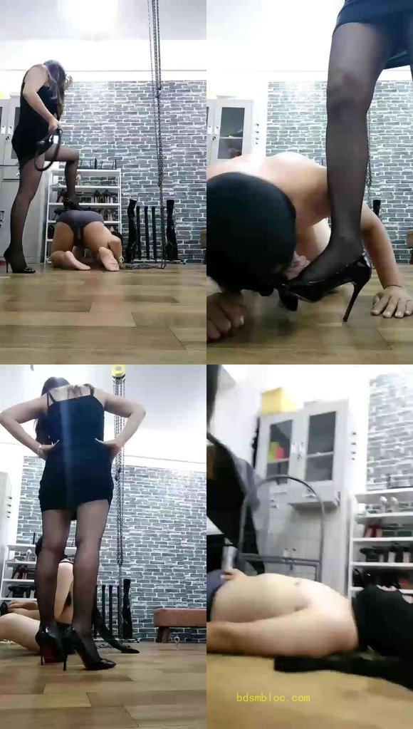 【咩祖】这狗子惨了，得罪主子，口塞丝袜，暴力踩踏