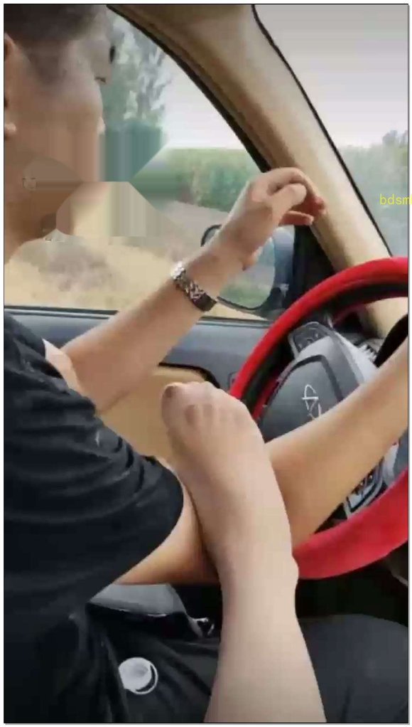 【辣椒多的辣妹S】户外圣水尿撤离吸，丝袜泡水