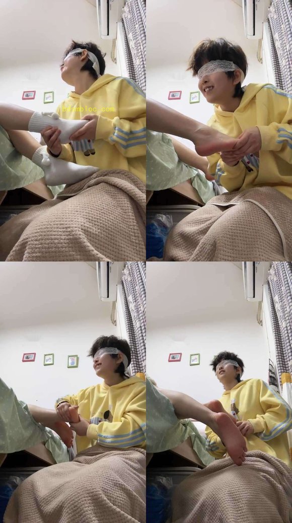 【cc大人】羞涩舔素人的臭脚丫